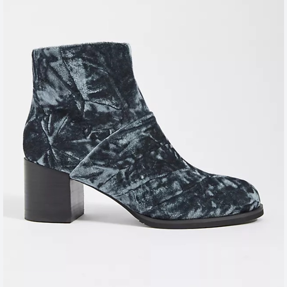 ANTHROPOLOGIE SHOE THE BEAR BLUE CRUSHED VELVET CECI BOOTIES SIZE 38